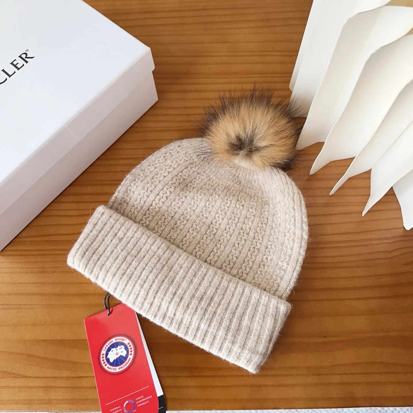 💰74 CANADA GOOSE Canada Goose winter warm cashmere cold hat. Rabbit wool material, thick feel, not easy to deform. Fashionable and versatile couple hat, imported embroidery logo, cashmere cotton yarn, head circumference: 55-58cm